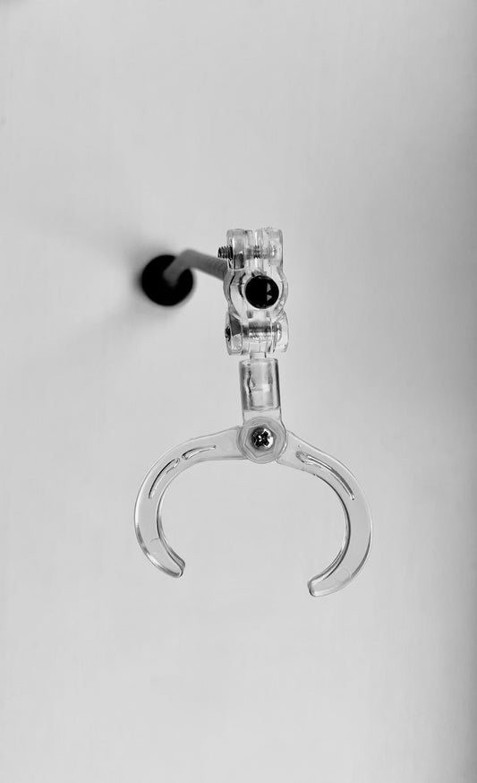 Magnetic gunpla stand has a flexible clamp that can turn to any direction